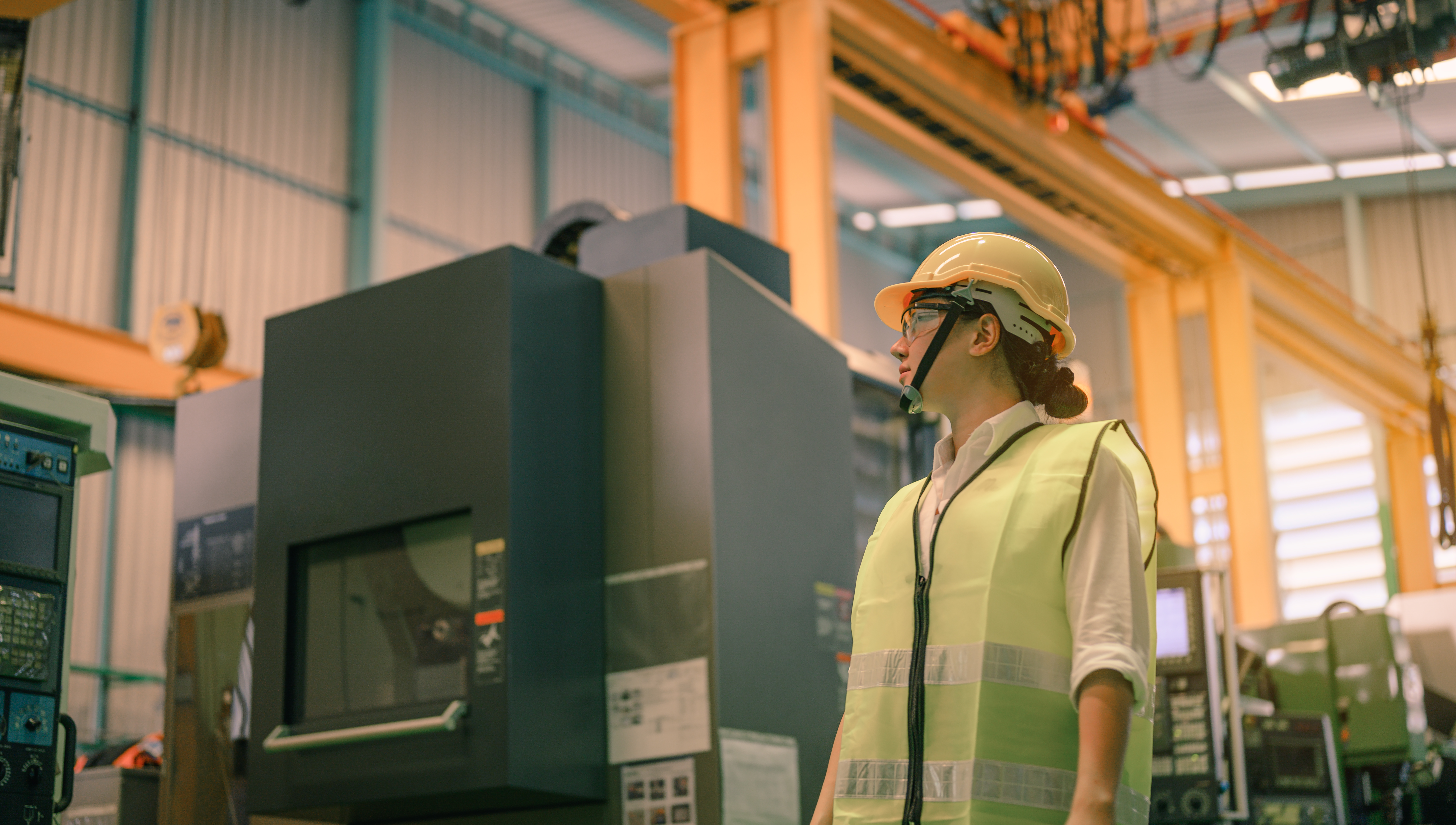 female-engineers-inspect-factory-machinery-plant-2026-01-07-06-04-37-utc.jpg